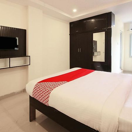 Oyo Sri Vinayaka Grand Hotel Шамшабад Екстериор снимка