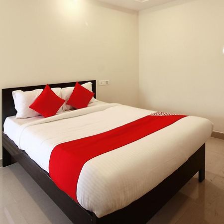 Oyo Sri Vinayaka Grand Hotel Шамшабад Екстериор снимка