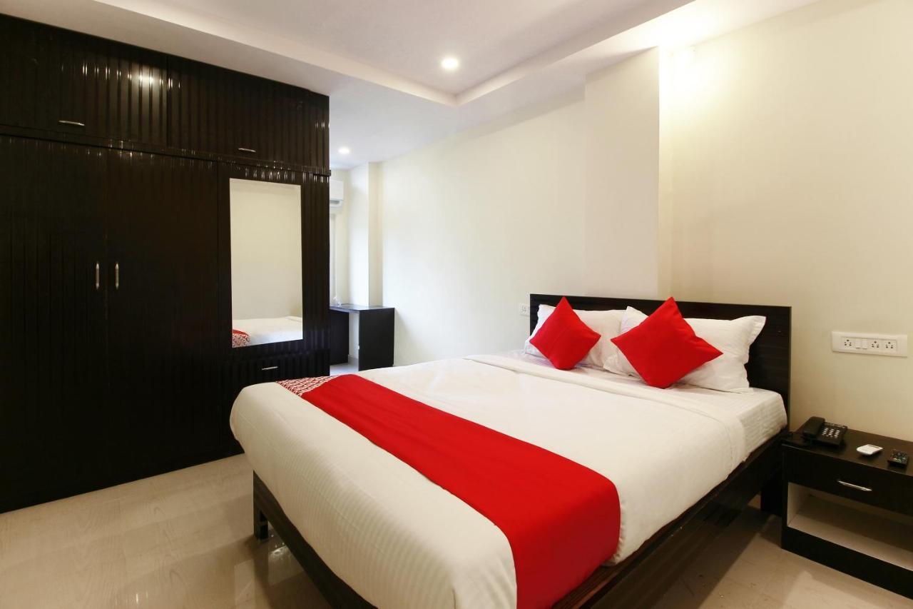 Oyo Sri Vinayaka Grand Hotel Шамшабад Екстериор снимка